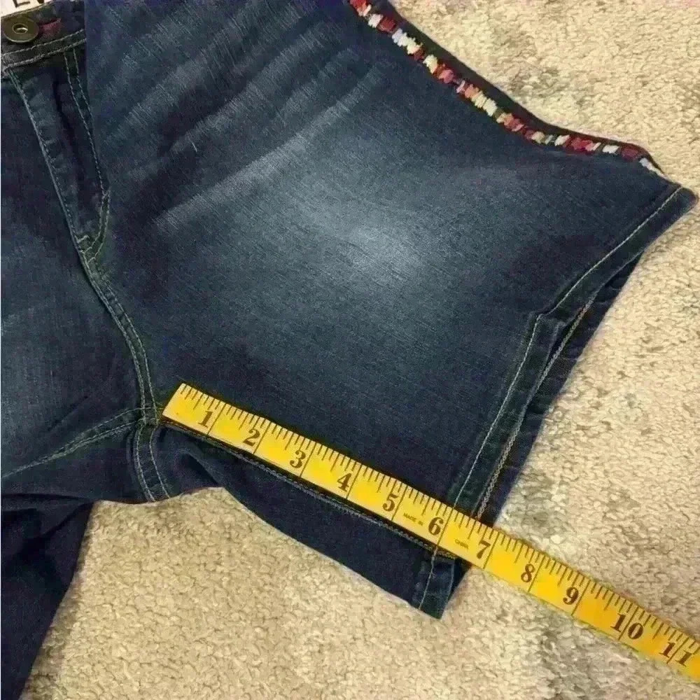 Women’s EV1 Jean Shorts - Picture 5 of 7